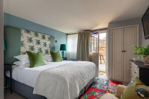 Classic Double Room | Hypo-allergenic bedding, individually decorated, individually furnished