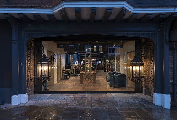 Property entrance - The Falstaff Hotel (Canterbury)