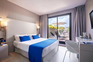 Superior-Doppelzimmer, Terrasse | Zimmersafe, Schreibtisch, Verdunkelungsvorhänge, schallisolierte Zimmer
