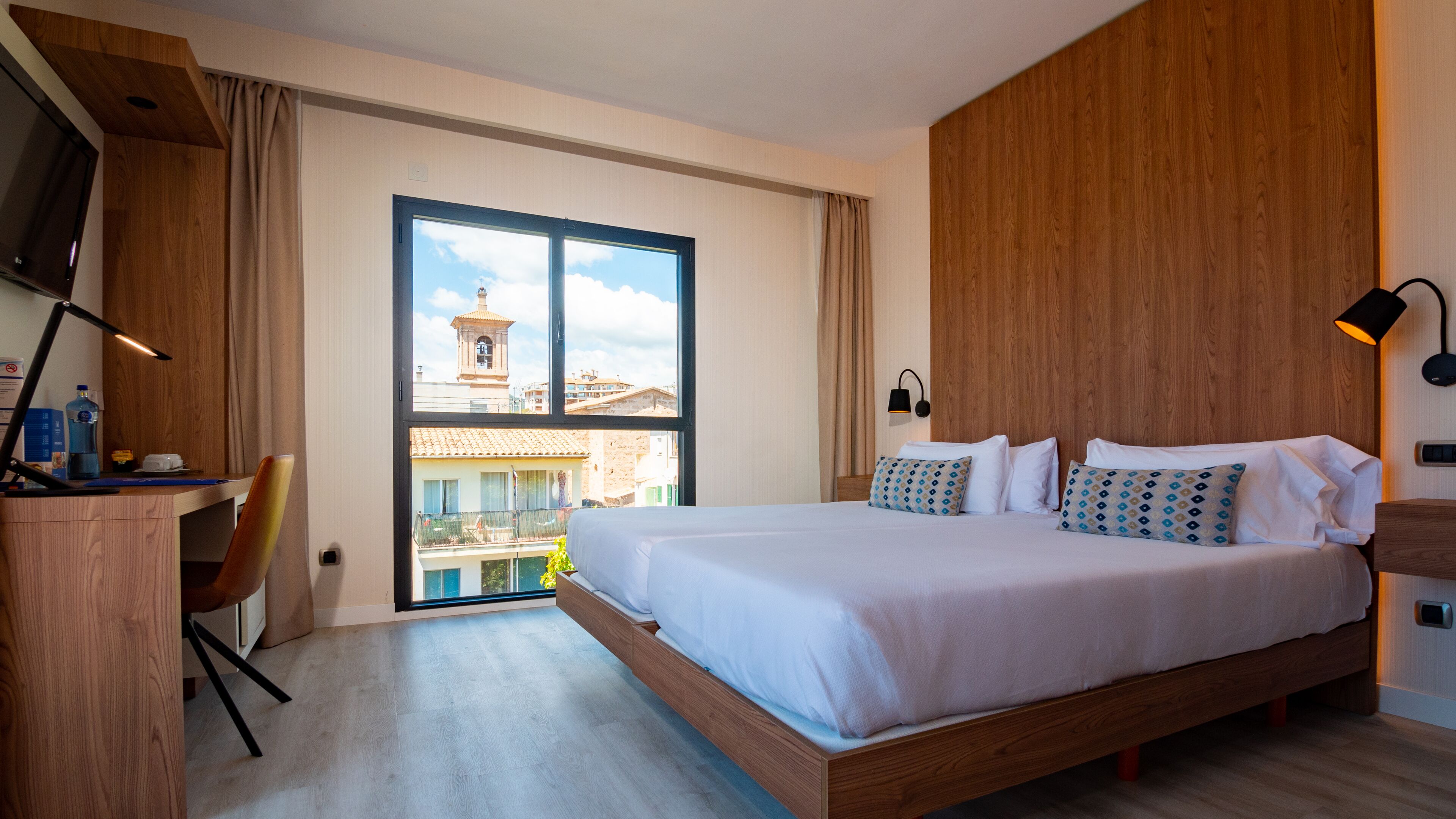 Kamar Double Premium, teras | Brankas, meja kerja, tirai kedap cahaya, dan kedap suara