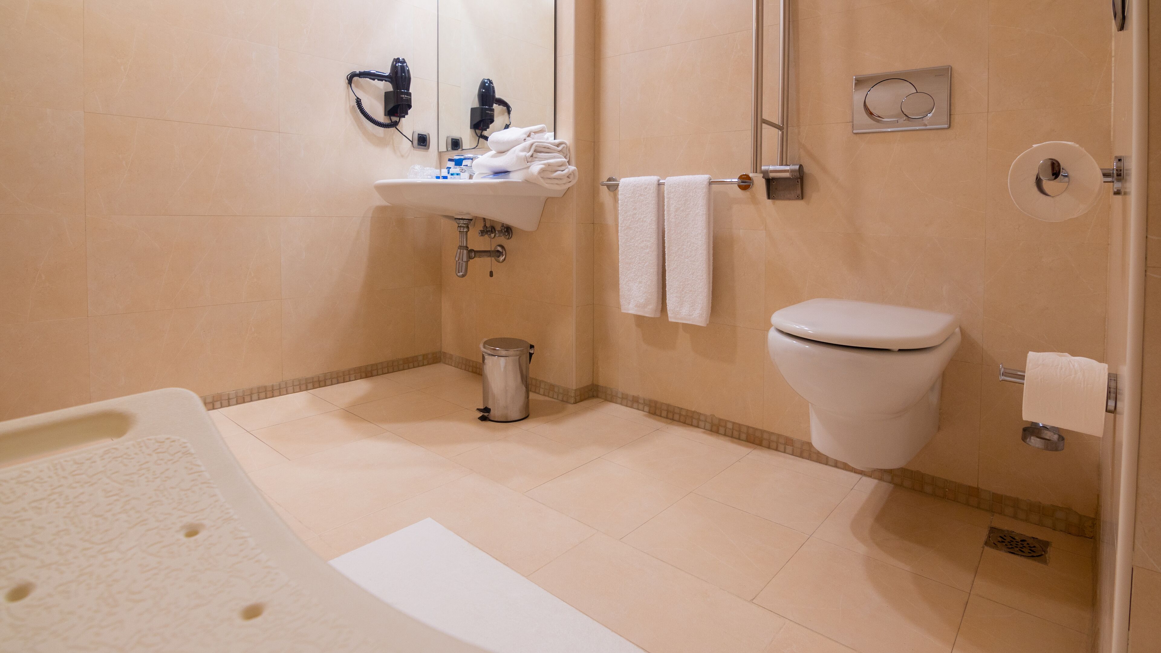 premium room | bathroom | shower, free toiletries, hair dryer
