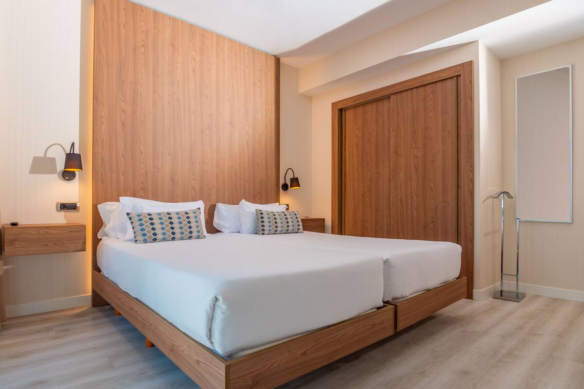 Chambre Premium | Coffres-forts dans les chambres, bureau, rideaux occultants