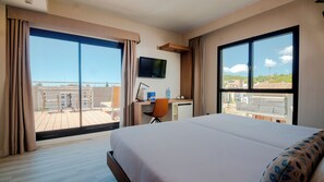 Habitación Premium doble, terraza | Caja fuerte, escritorio, cortinas opacas y sistema de insonorización
