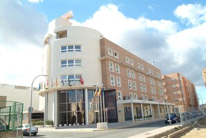 واجهة المنشأة