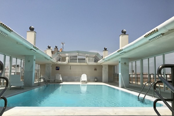 Een seizoensgebonden buitenzwembad