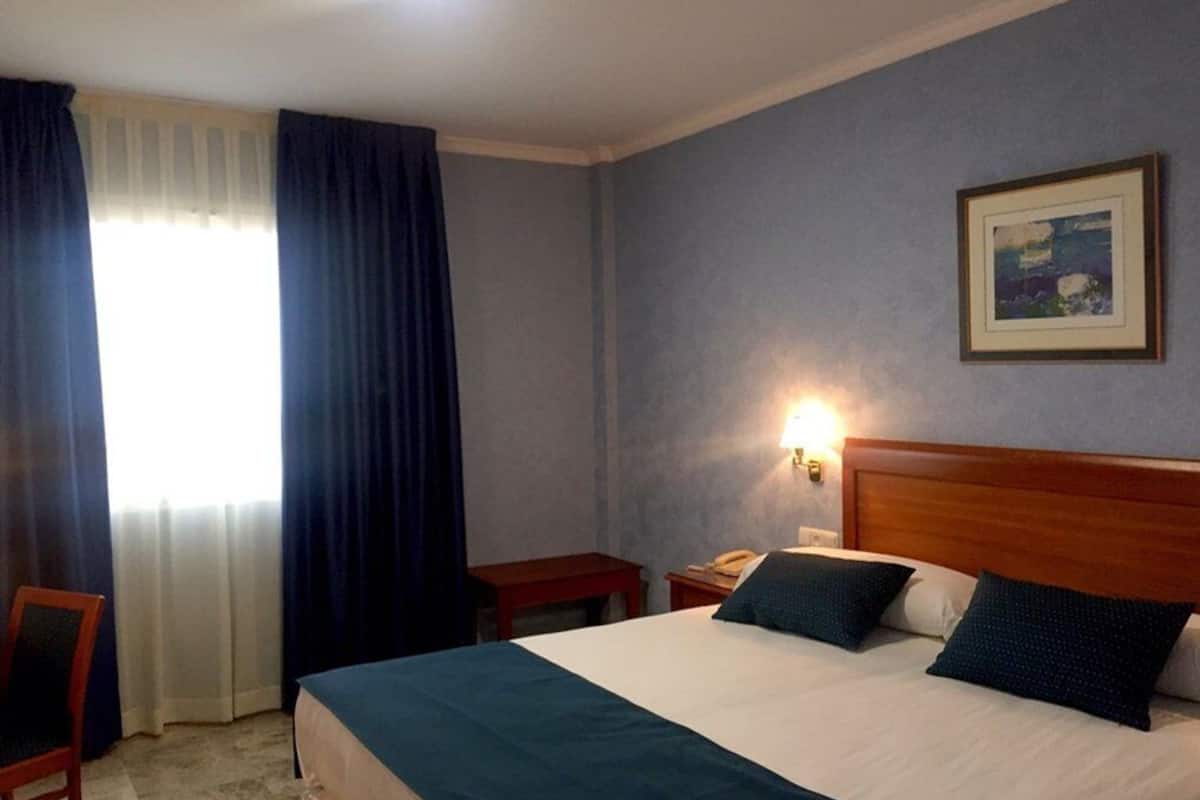 Literie de qualité, minibar, coffre-fort, bureau