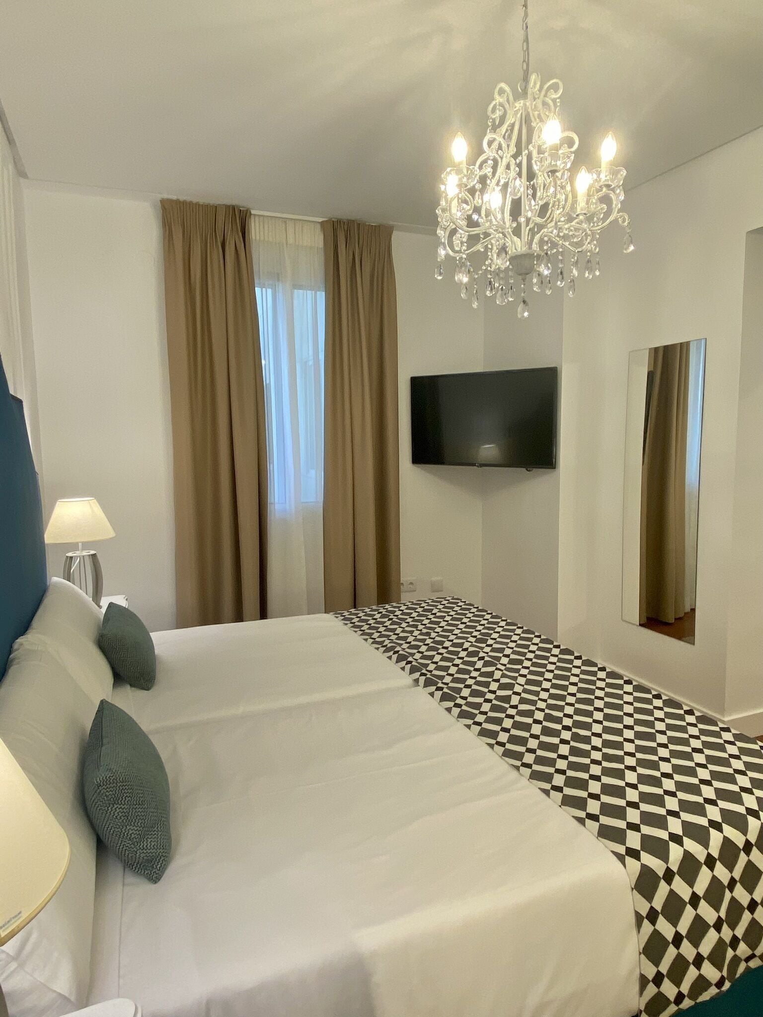 pillow-top beds, minibar, in-room safe, desk