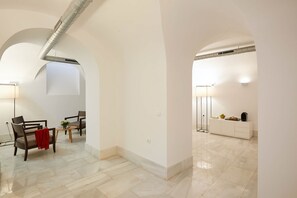 Apartamento Dúplex - Edificio Anexo | Living area | LCD TV