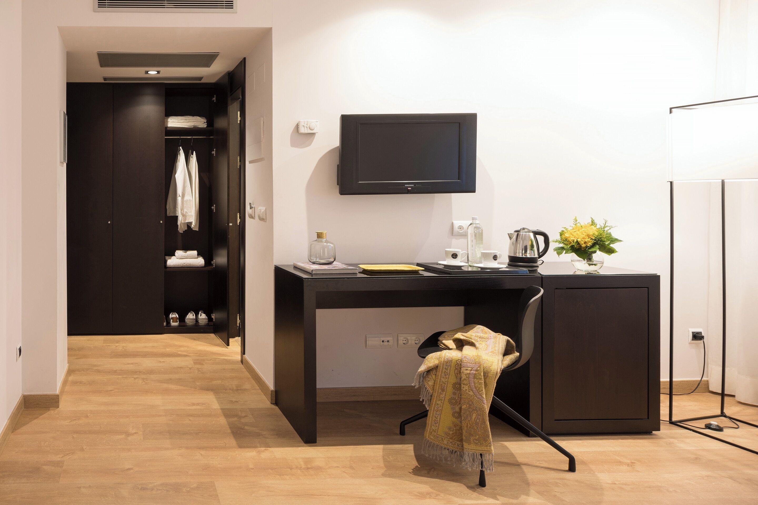 standard double room (with extra bed) | 2 bedrooms, minibar, in-room safe, desk