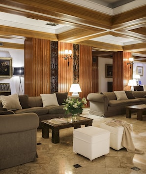 Lobby lounge
