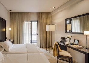 Superior Room | Minibar, in-room safe, desk, laptop workspace - Hotel Fernando III (Seville)