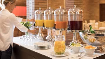 Tägliches Frühstücksbuffet gegen Gebühr