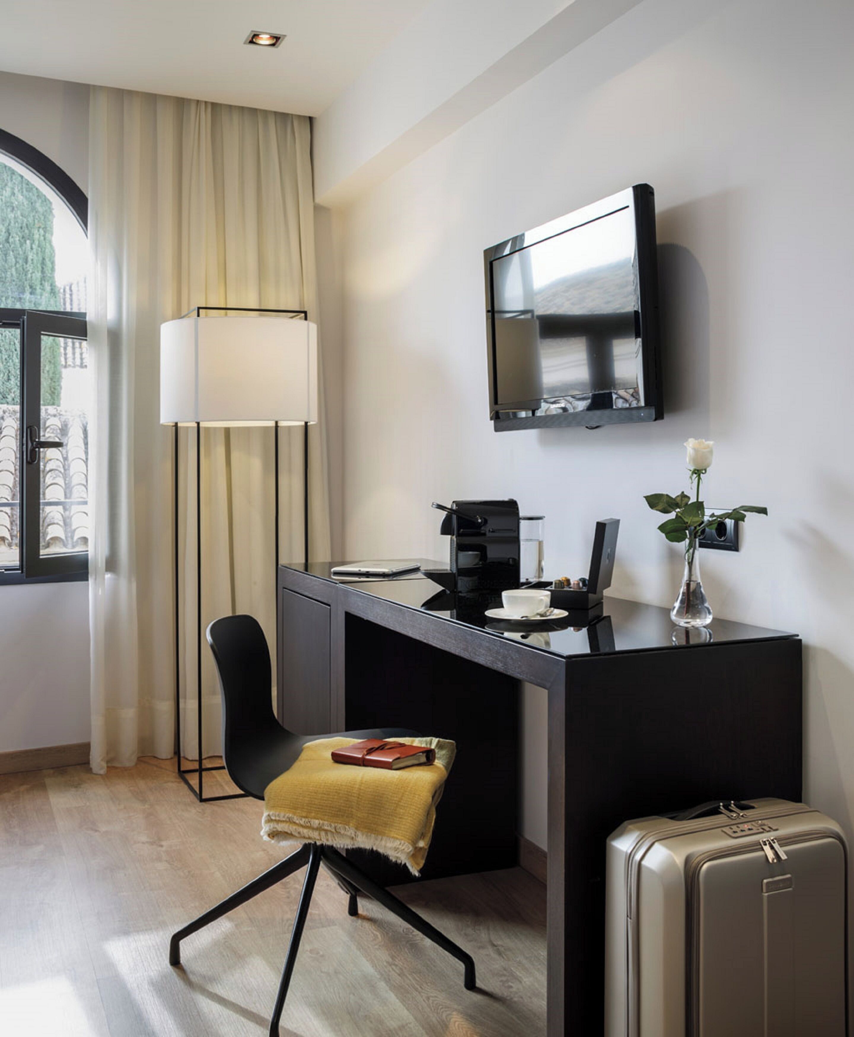standard double room | 2 bedrooms, minibar, in-room safe, desk