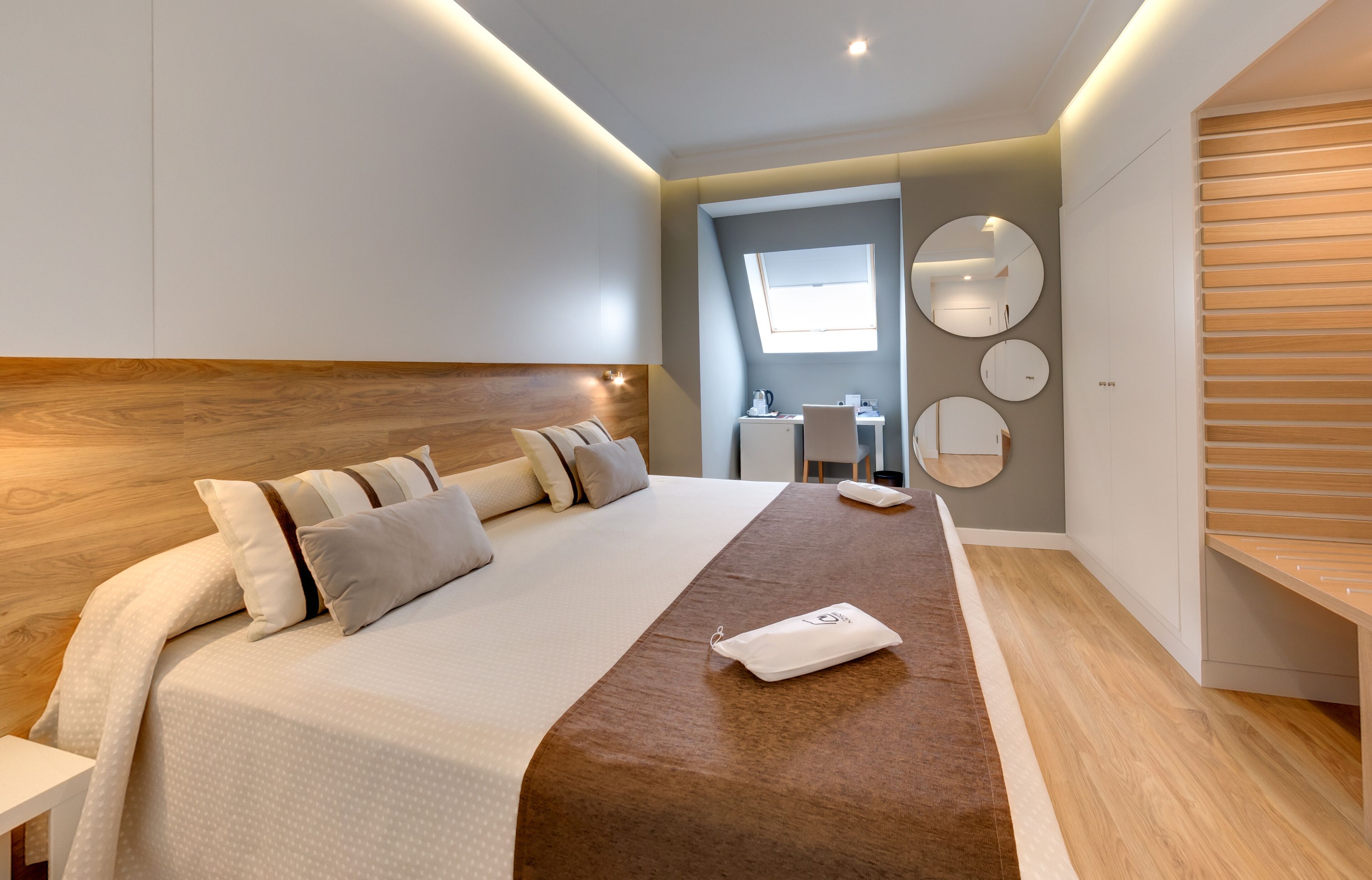 1 bedroom, egyptian cotton sheets, premium bedding, minibar