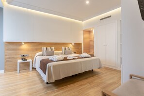 Junior Suite | 1 bedroom, Egyptian cotton sheets, premium bedding, minibar