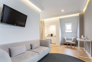 Junior-Suite | Bettwäsche aus ägyptischer Baumwolle, hochwertige Bettwaren, Minibar