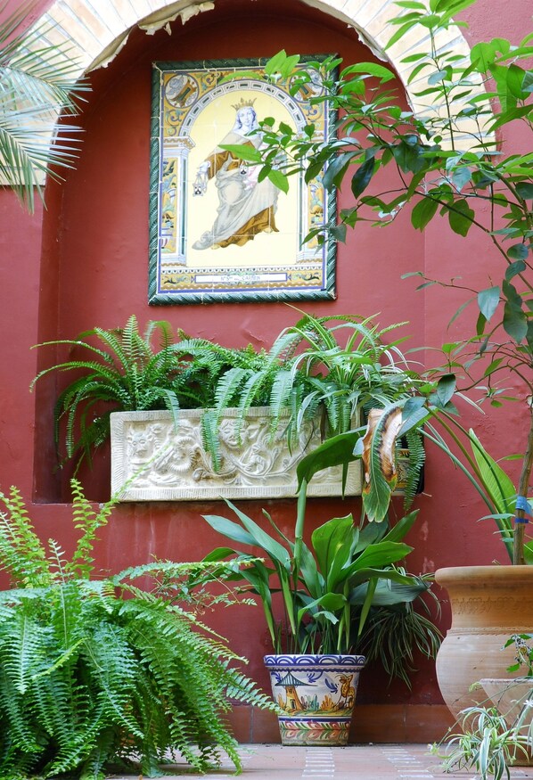 Property grounds - Reyes Catolicos (Seville)