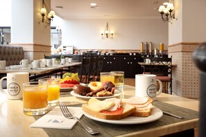 Bar (on property) - Hotel Eurostars Regina (Seville)