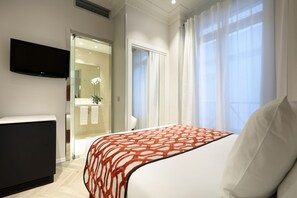 Standard Single Room, 1 Single Bed | In-room safe, soundproofing, iron/ironing board, free WiFi - Hotel Eurostars Regina (Seville)