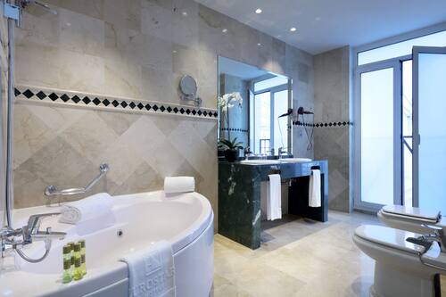 Camera familiare (for 4 people) | Bagno | Combinazione doccia/vasca