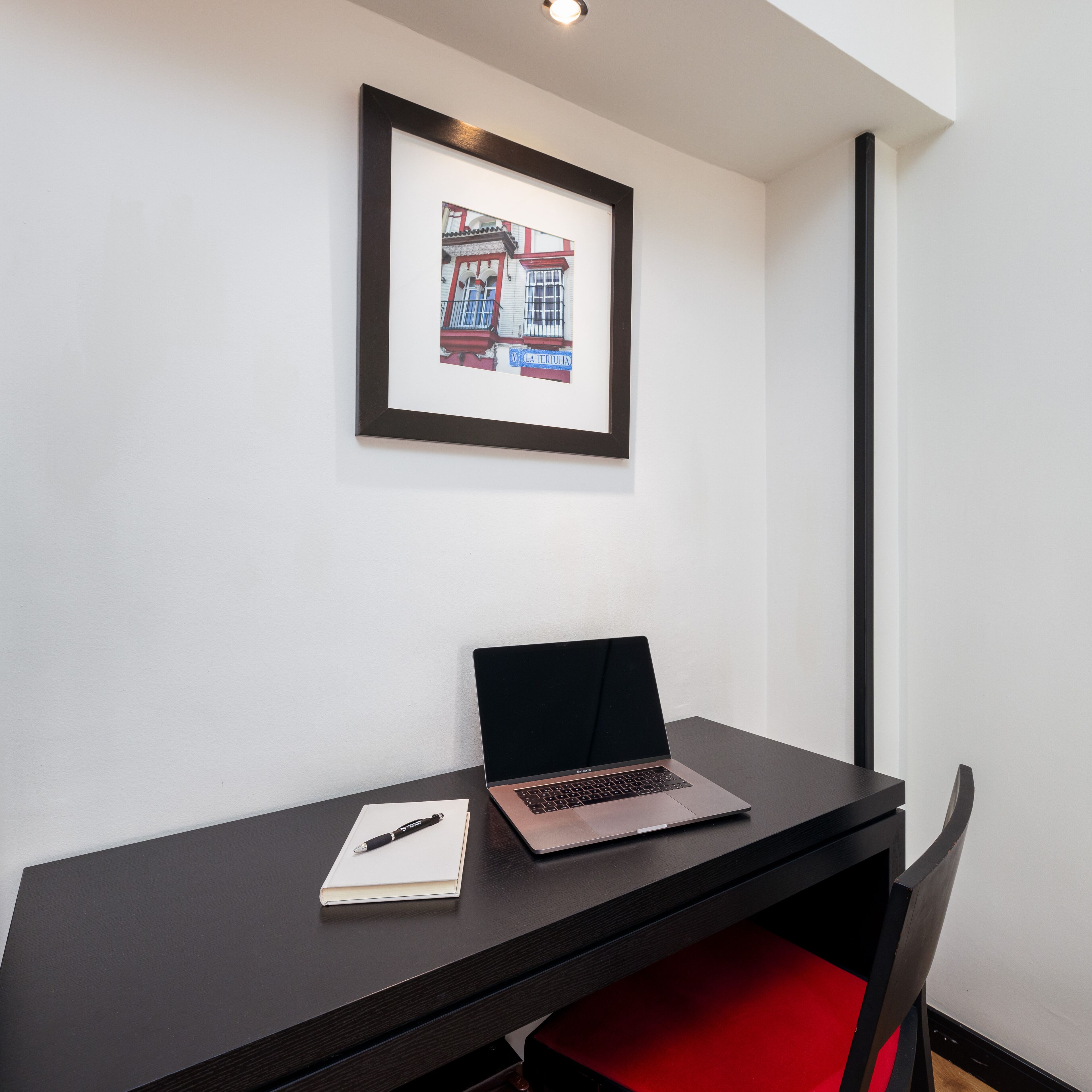 economy double room | 1 bedroom, minibar, in-room safe, desk