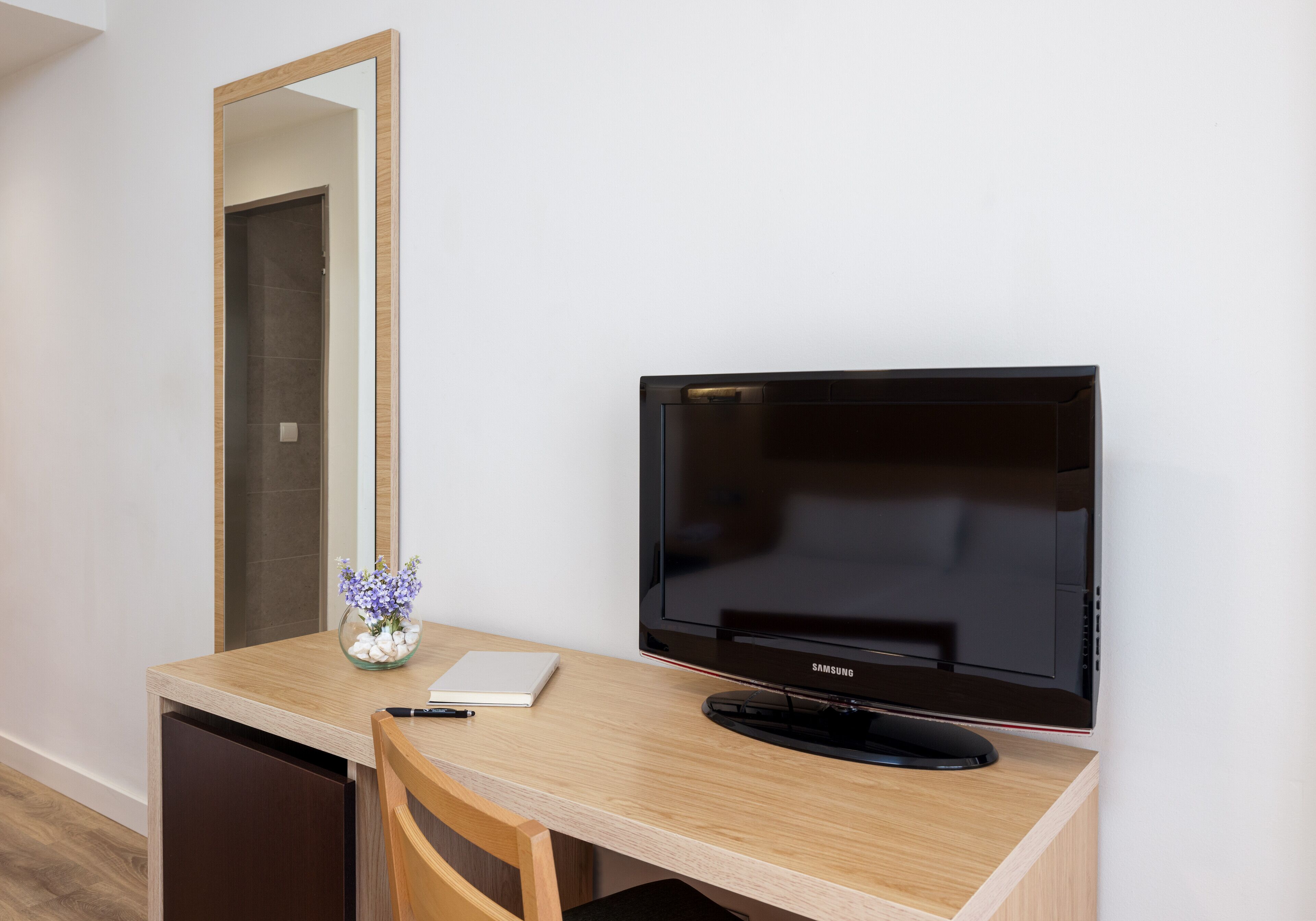 double room | 1 bedroom, minibar, in-room safe, desk