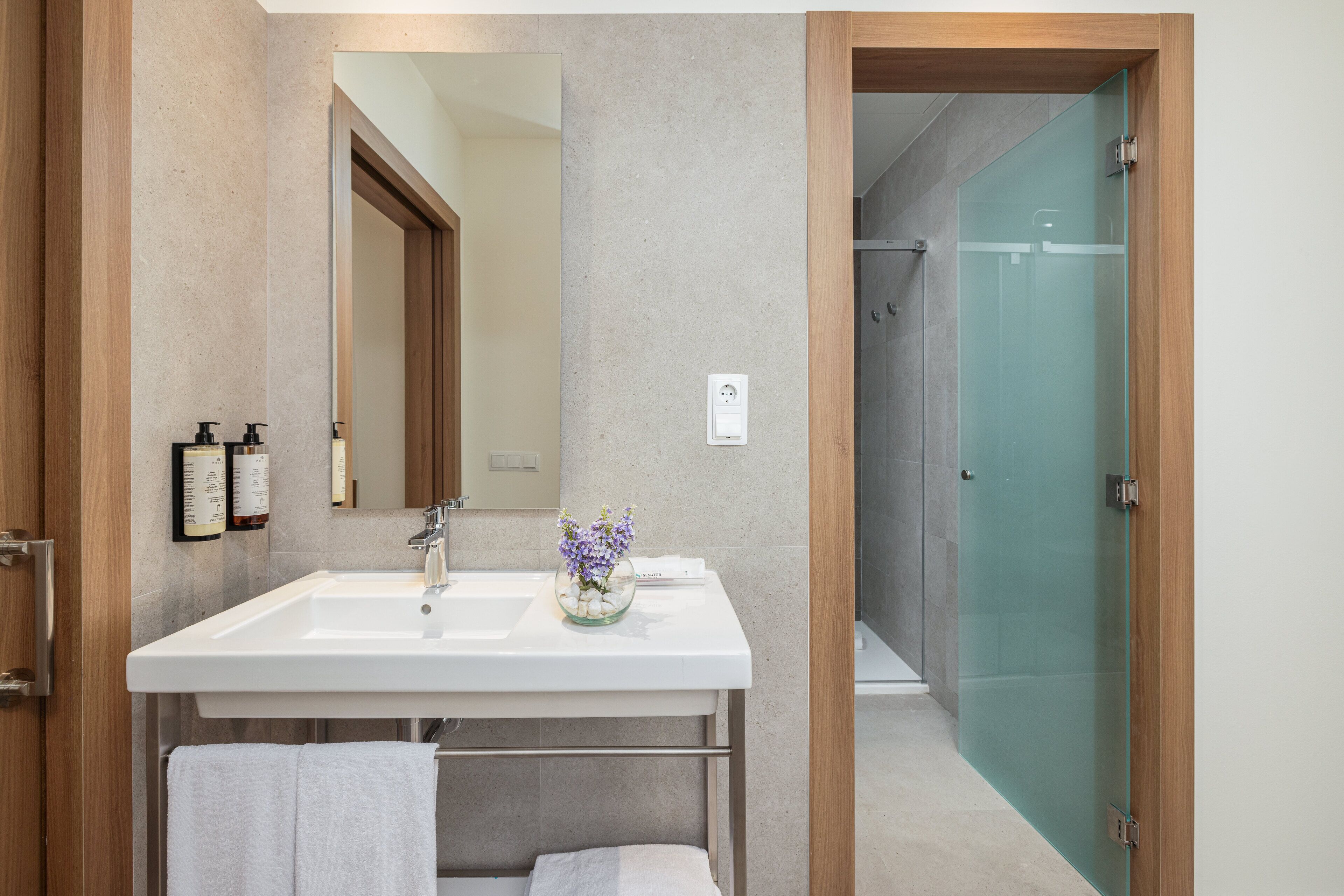 junior suite | 1 bedroom, minibar, in-room safe, desk