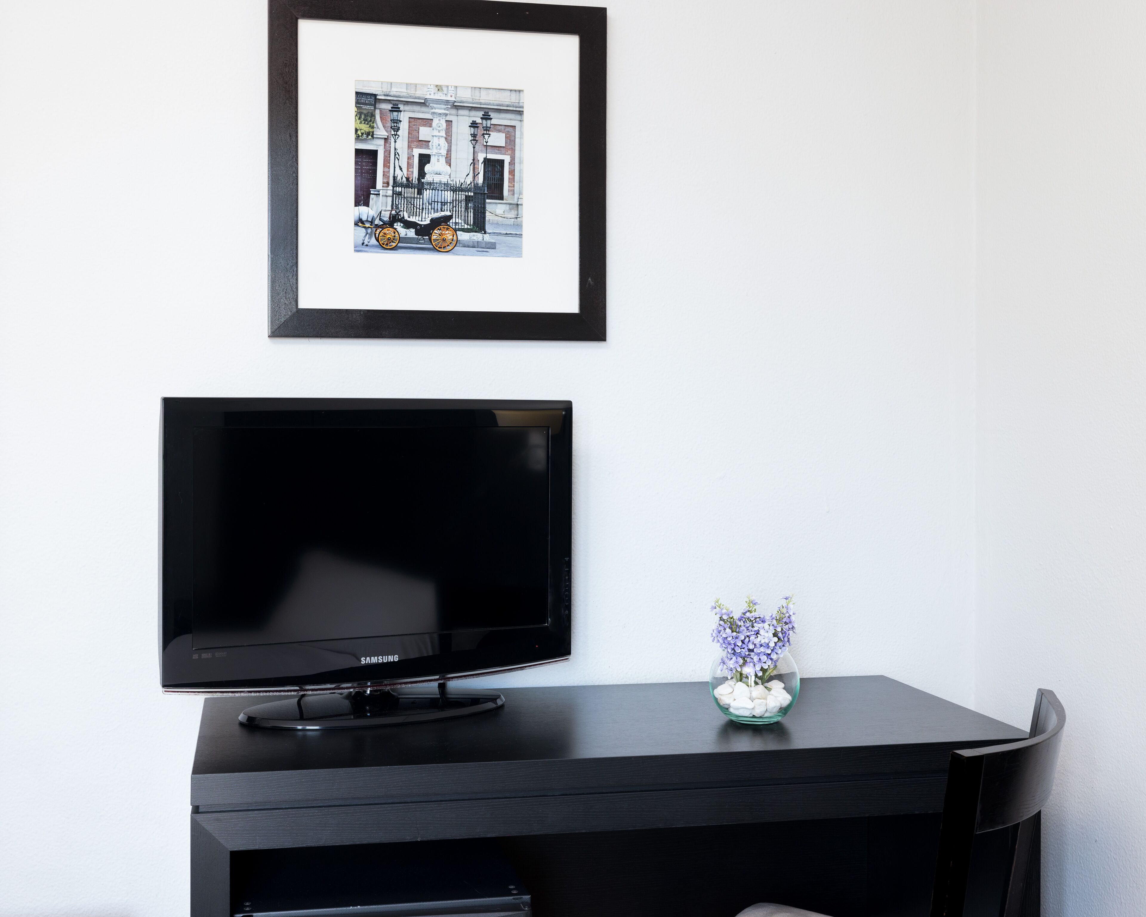 single room | 1 bedroom, minibar, in-room safe, desk