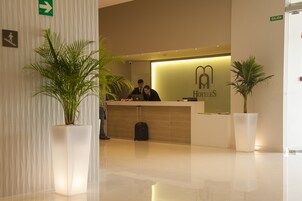 迷你吧、房內夾萬、書桌、遮光窗簾/窗簾