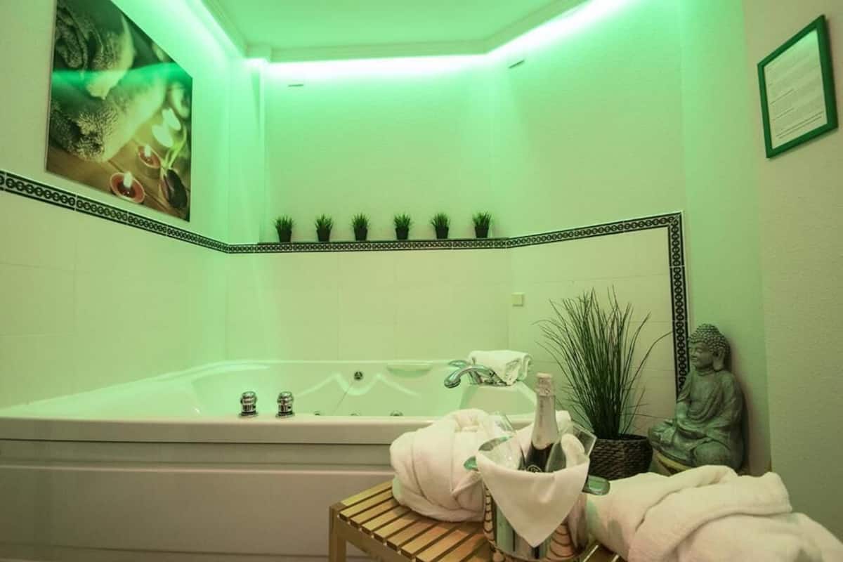Studio, Jetted Tub (Relax, 2 people) | Bilik Mandi | Pengering rambut, bidet, tuala disediakan