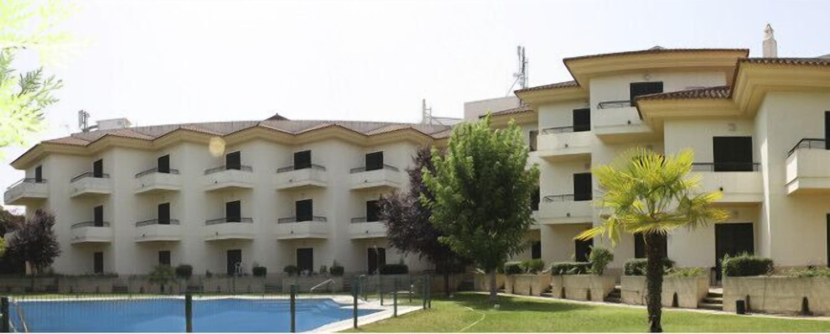 Een seizoensgebonden buitenzwembad