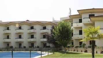 Een seizoensgebonden buitenzwembad