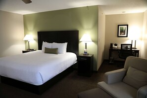 Premium bedding, pillow-top beds, desk, blackout curtains - Baymont by Wyndham Rockford (Rockford)