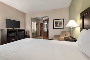 Premium bedding, pillow-top beds, desk, blackout curtains - Baymont by Wyndham Rockford (Rockford)