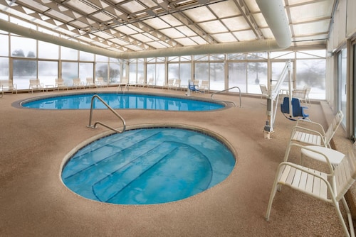 La Quinta Inn & Suites by Wyndham Mansfield OH