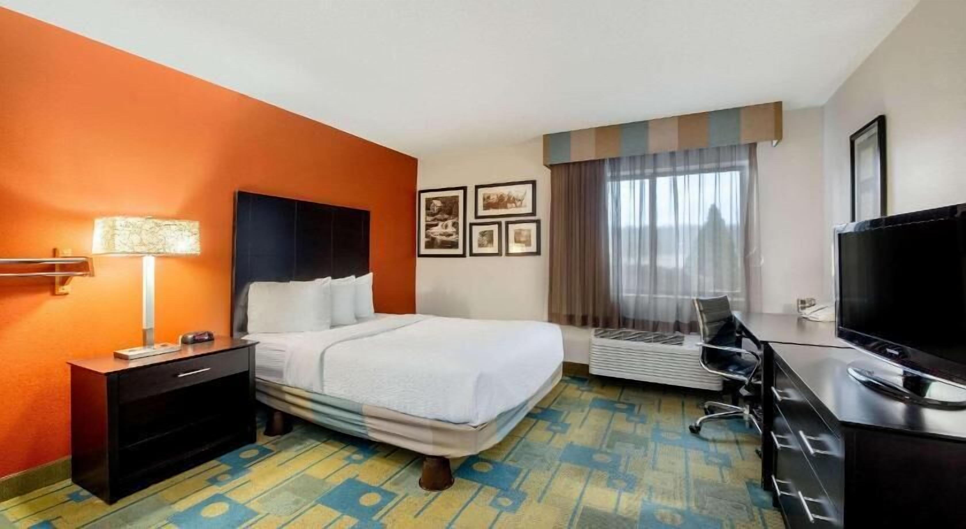 Premium bedding, desk, blackout drapes, iron/ironing board