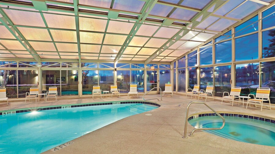 La Quinta Inn & Suites by Wyndham Mansfield OH