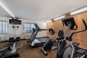 Fitness facility - La Quinta Inn & Suites by Wyndham Mansfield OH (Mansfield)