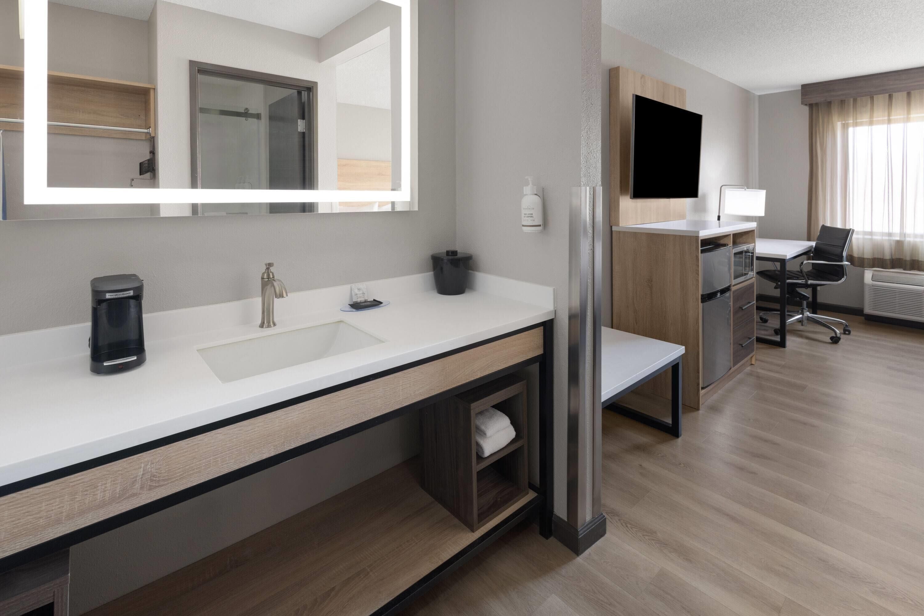 Zimmer, 1 King-Bett, Nichtraucher | Hochwertige Bettwaren, Schreibtisch, Verdunkelungsvorhänge