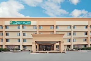 Exterior - La Quinta Inn & Suites by Wyndham Mansfield OH (Mansfield)