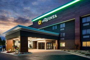Exterior - La Quinta Inn & Suites by Wyndham Roanoke Salem (Salem)