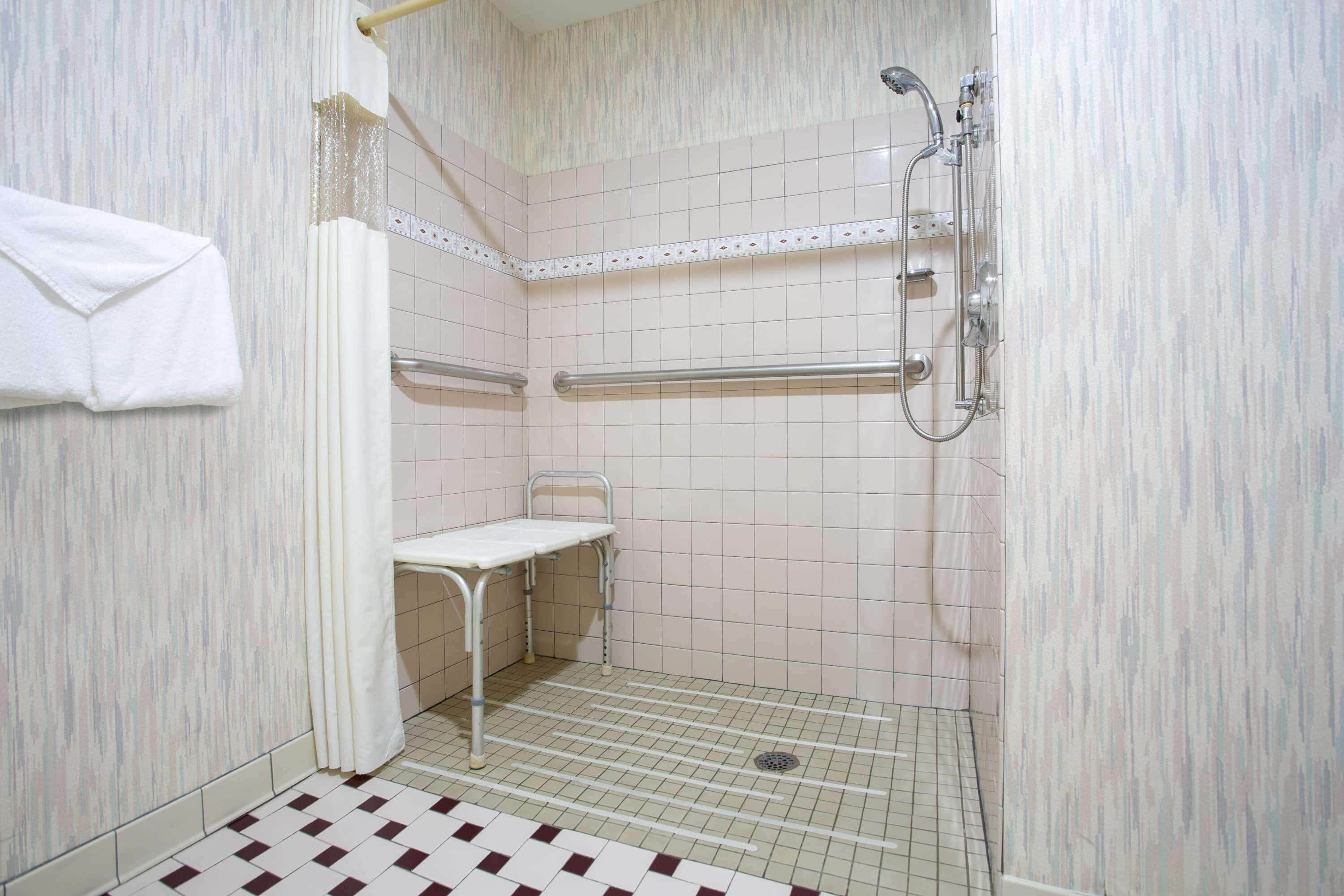 deluxe suite, 2 double beds, non smoking, mountain view | bathroom | combined shower/bathtub, free toiletries, hair dryer, towels