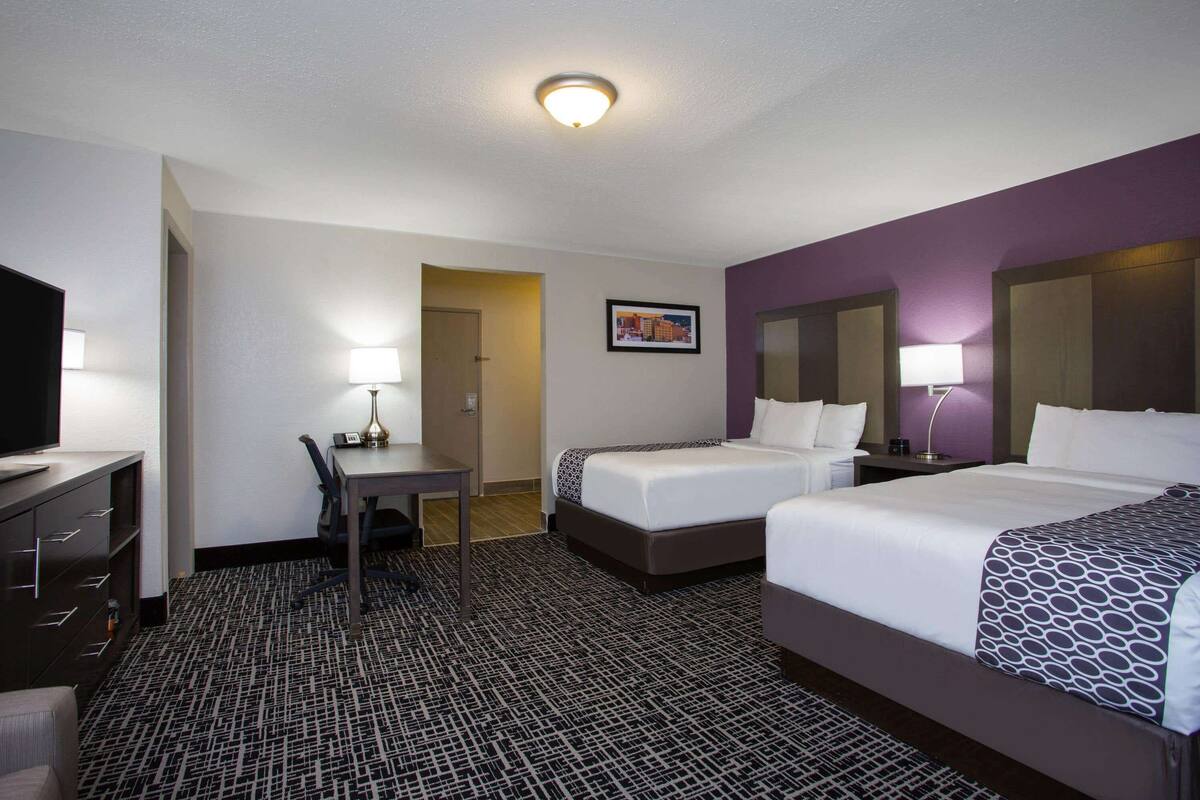 Deluxe Suite, 2 Double Beds, Non Smoking, Mountain View | Premium bedding, desk, iron/ironing board, cribs (free)