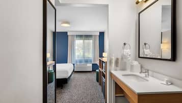 Room, 1 Queen Bed, Roll-in Shower