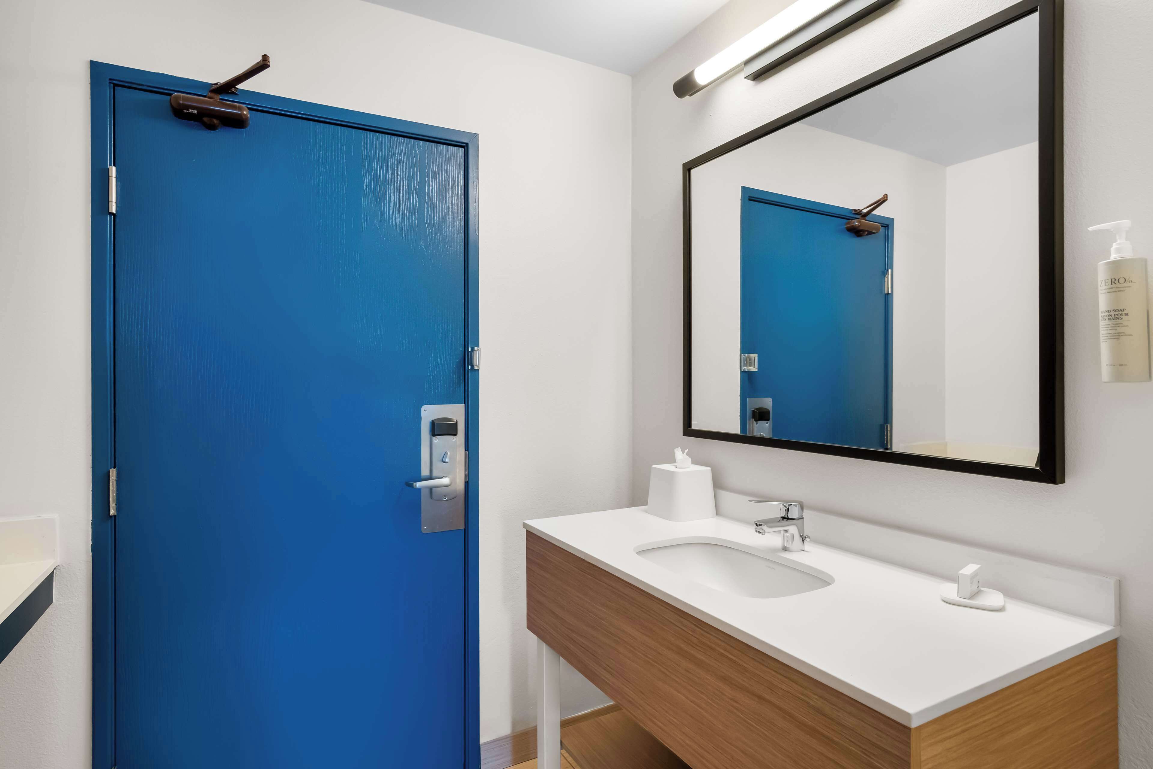 room, 1 king bed | bathroom | free toiletries, hair dryer, towels, soap