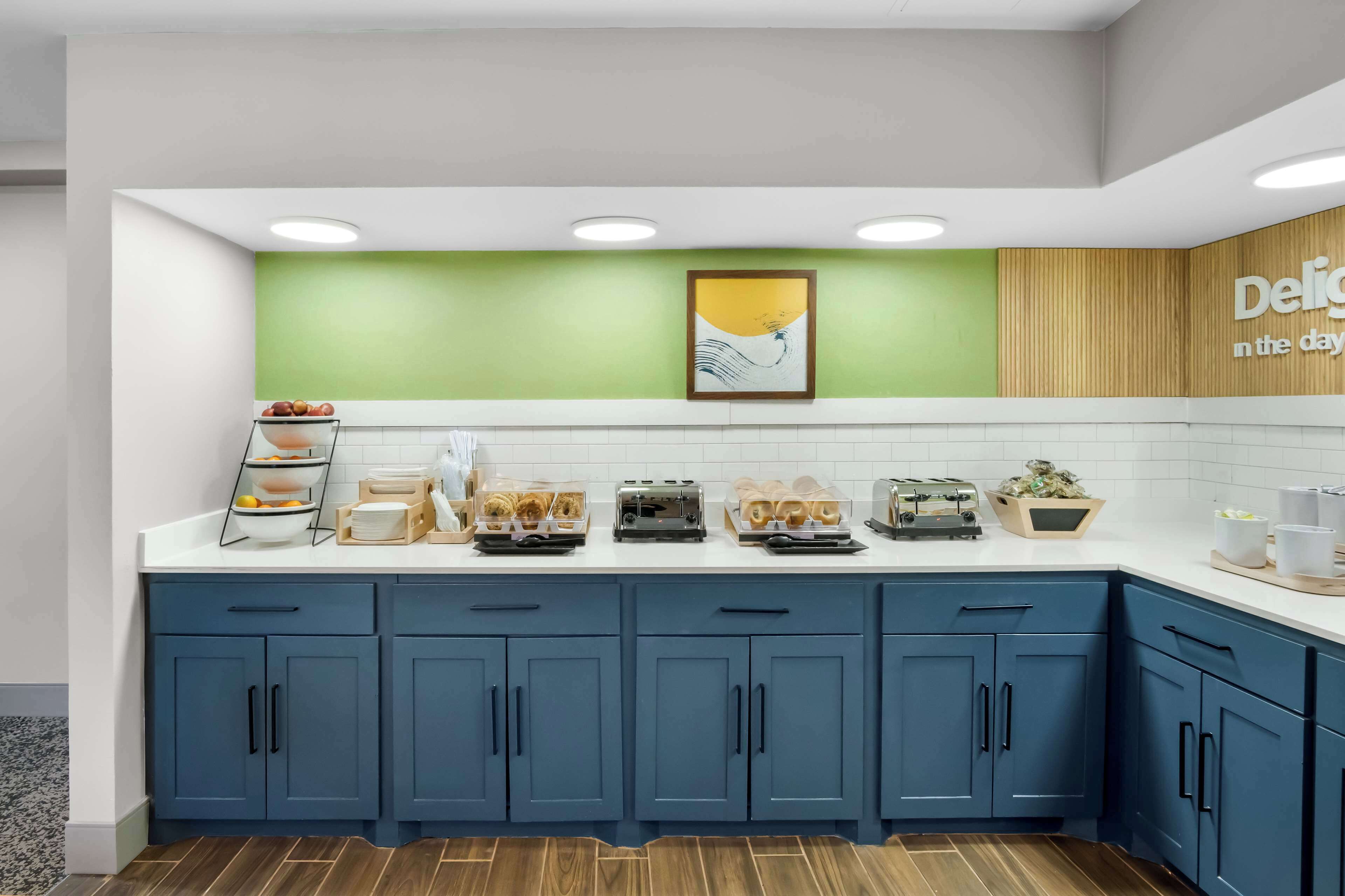 free daily continental breakfast