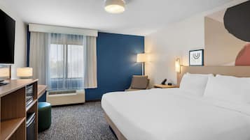 Room, 1 King Bed | Desk, laptop workspace, iron/ironing board, free WiFi