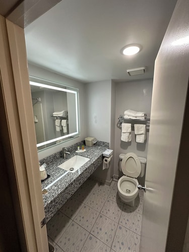 Aderi Hotel Niantic