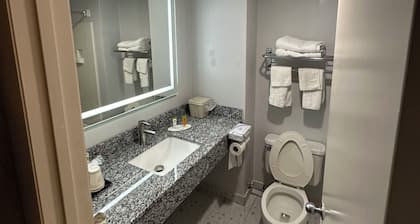Aderi Hotel Niantic
