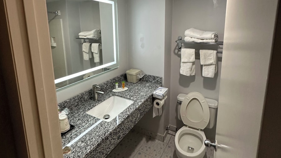 Aderi Hotel Niantic